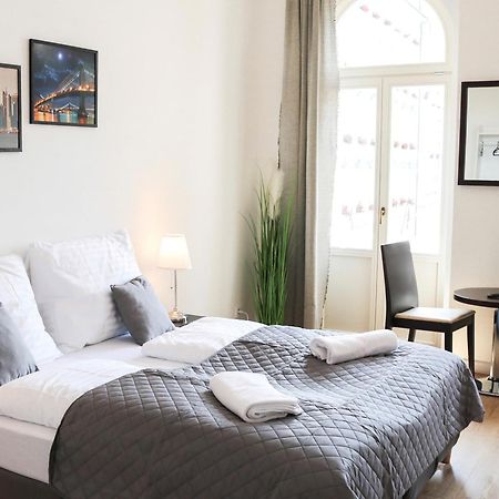 Rose Suites And Rooms Prag Exteriör bild