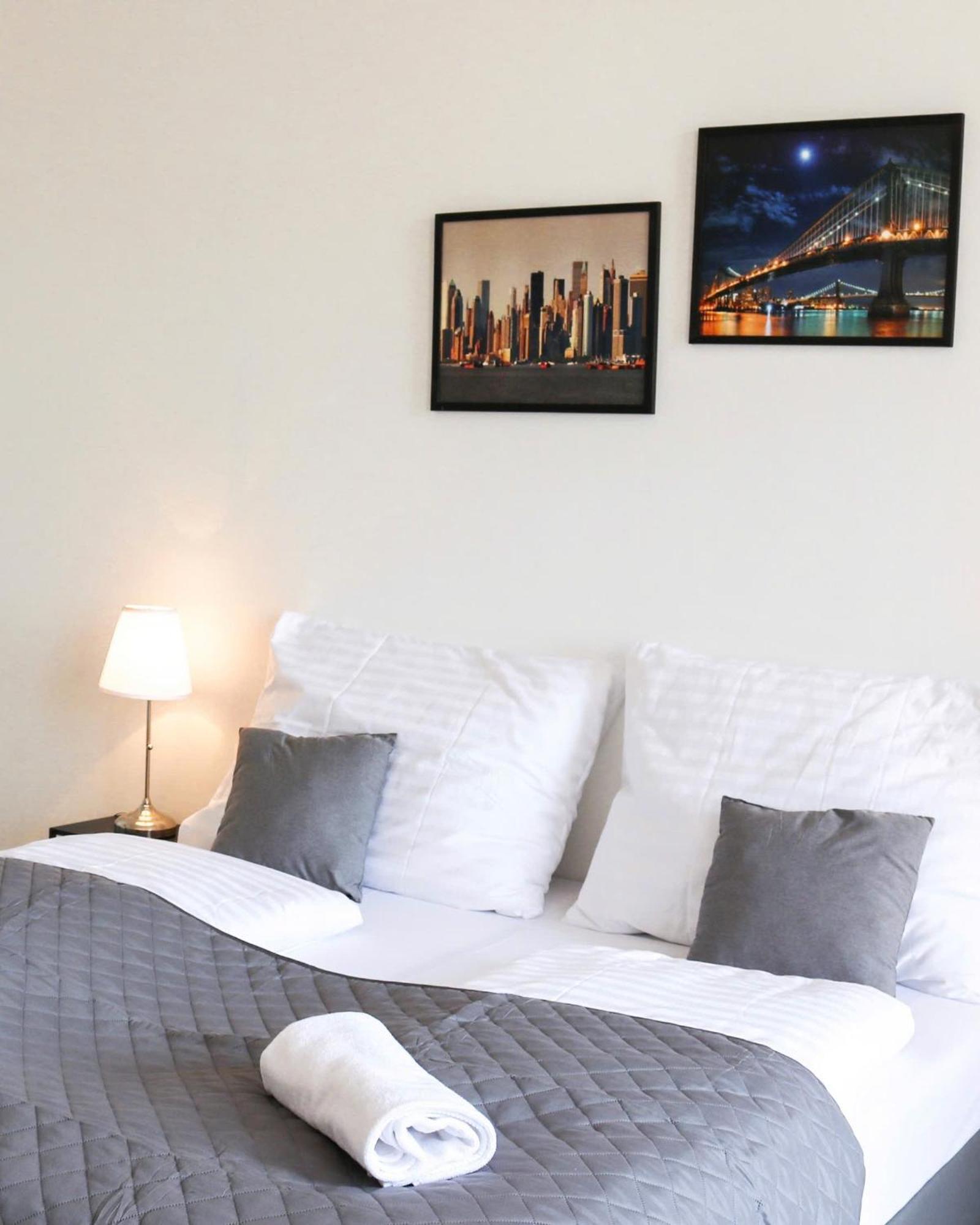 Rose Suites And Rooms Prag Exteriör bild