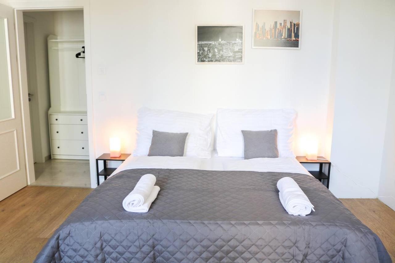 Rose Suites And Rooms Prag Exteriör bild
