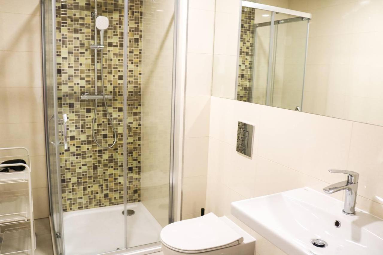 Rose Suites And Rooms Prag Exteriör bild