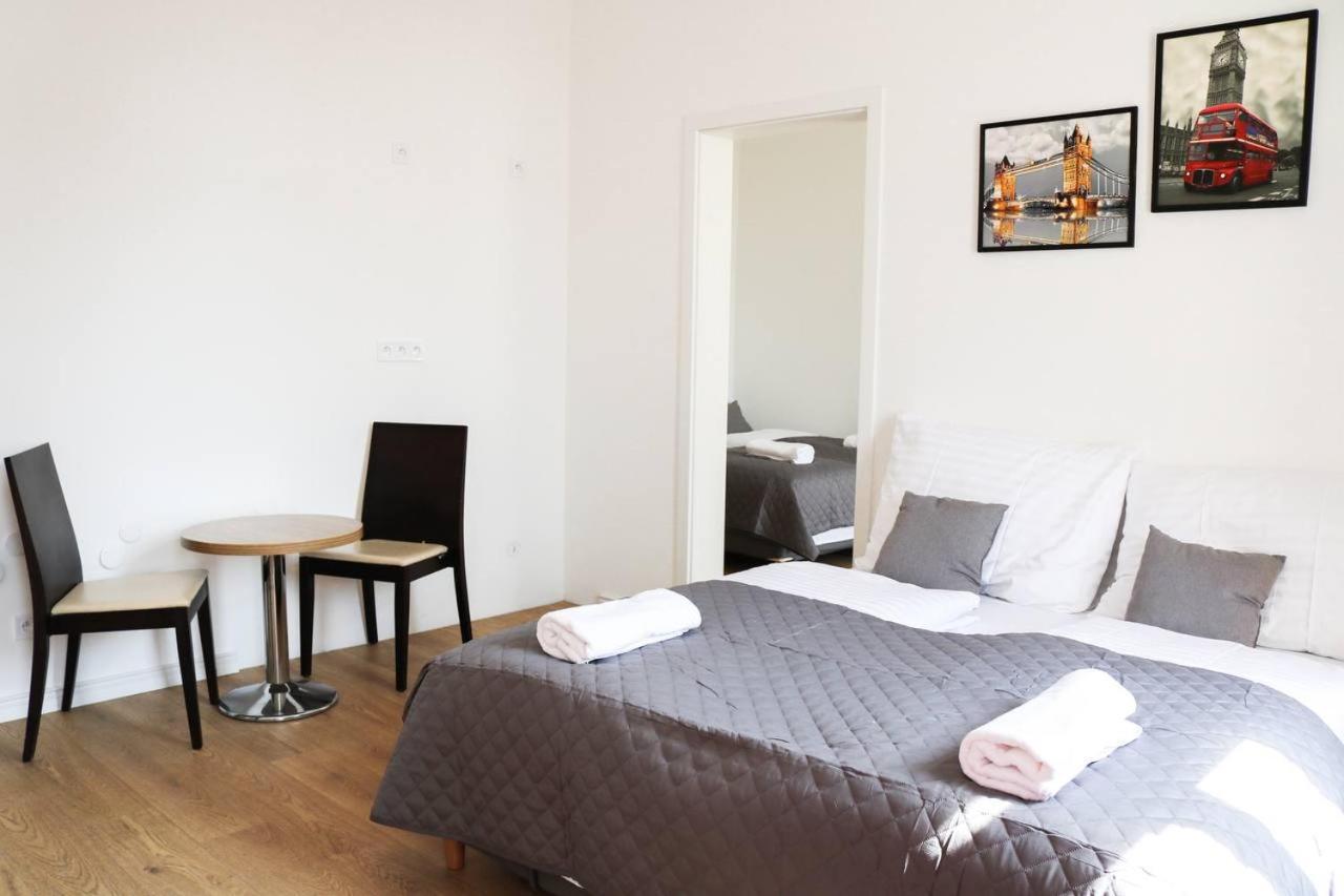 Rose Suites And Rooms Prag Exteriör bild