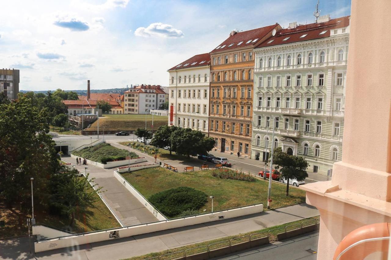 Rose Suites And Rooms Prag Exteriör bild