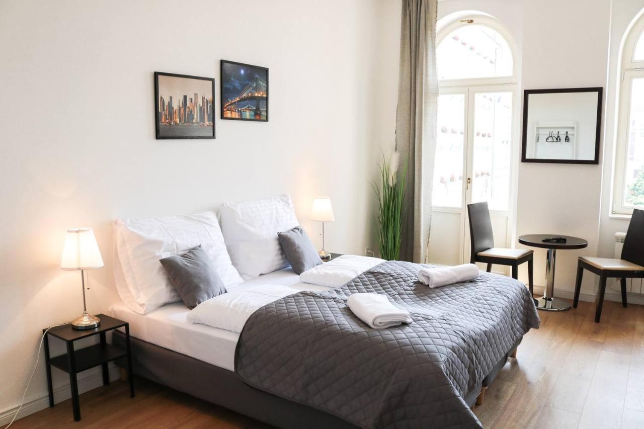 Rose Suites And Rooms Prag Exteriör bild